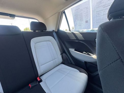 Used 2025 Hyundai Venue SEL FWD image 38