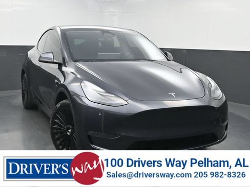 Used 2024 Tesla Model Y Long Range AWD/4WD image 1