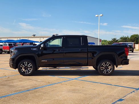 Used 2023 GMC Sierra 1500 AT4 w/ Technology Package AWD/4WD image 3