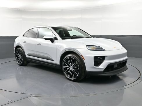 New 2026 Porsche Macan 4 Electric AWD/4WD image 10