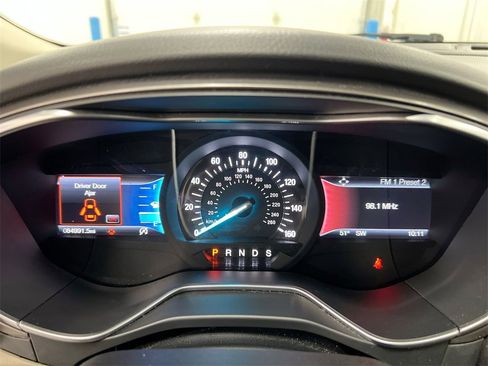 Used 2017 Ford Fusion SE w/ Fusion SE Technology Package image 12