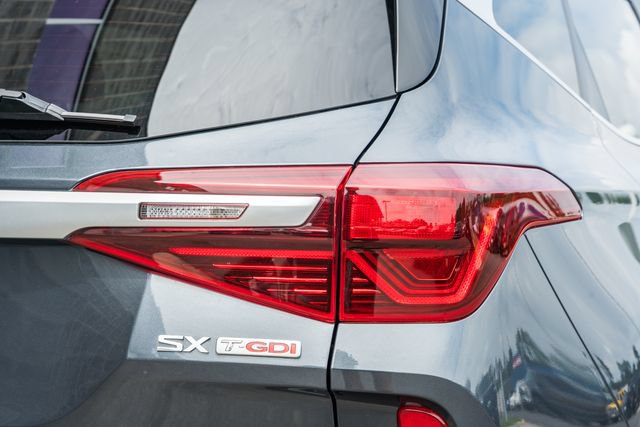 Used 2021 Kia Seltos SX w/ SX Sunroof Package AWD/4WD image 11