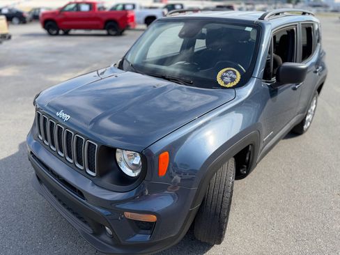 Used 2022 Jeep Renegade Latitude AWD/4WD image 15