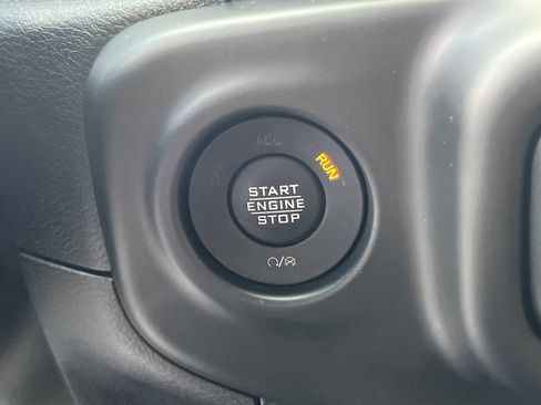 Used 2018 Jeep Wrangler Unlimited Sport S AWD/4WD image 34