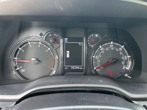 Used 2024 Toyota 4Runner SR5 AWD/4WD image 18