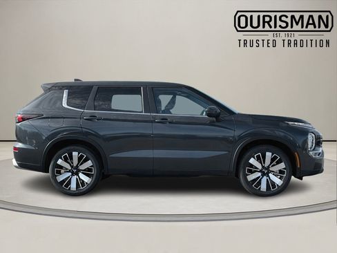 New 2026 Mitsubishi Outlander SE image 3