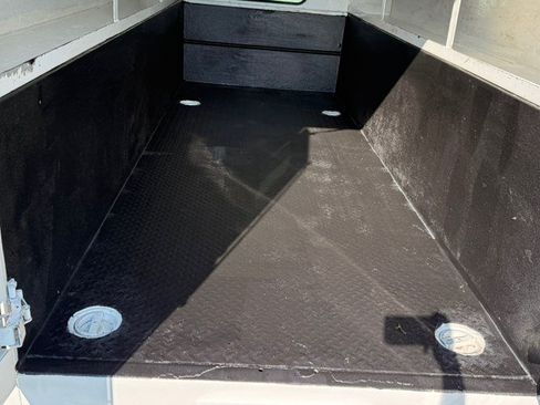 Used 2015 Ford F550 2WD Regular Cab Super Duty image 40