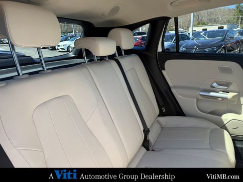 Certified 2023 Mercedes-Benz GLA 250 4MATIC image 28