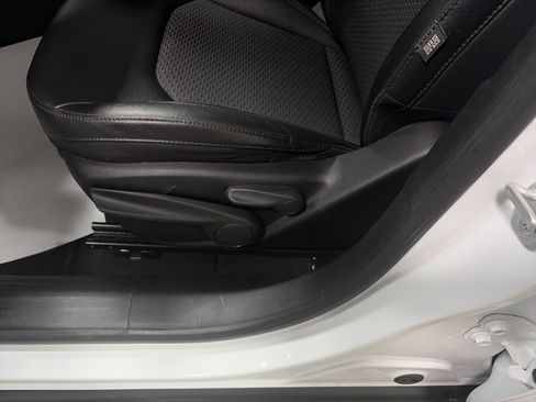 Used 2024 Jeep Compass Latitude image 13