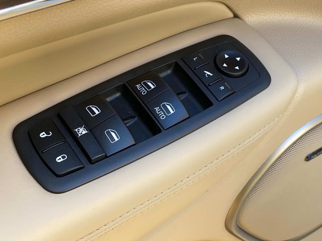 Used 2019 Jeep Grand Cherokee Overland AWD/4WD image 13