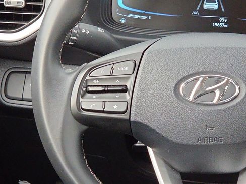 Used 2026 Hyundai Venue SEL FWD image 24