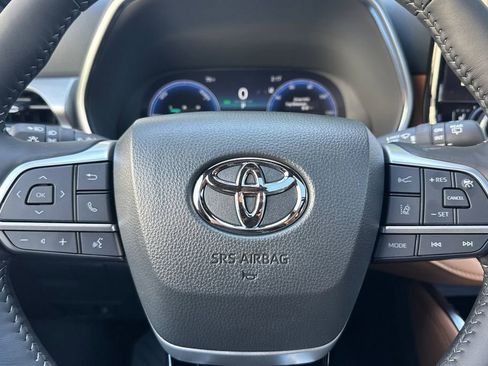 New 2026 Toyota Highlander Platinum AWD/4WD image 21