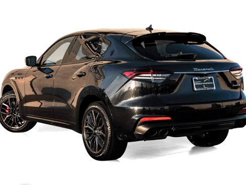 Used 2022 Maserati Levante Modena image 10