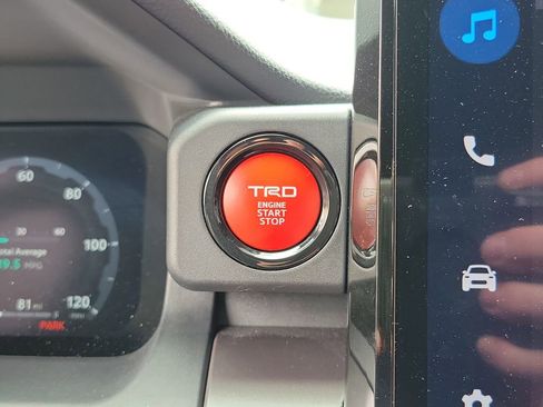 Used 2025 Toyota Tacoma TRD Off-Road w/ TRD Off Road Upgrade Package AWD/4WD image 15