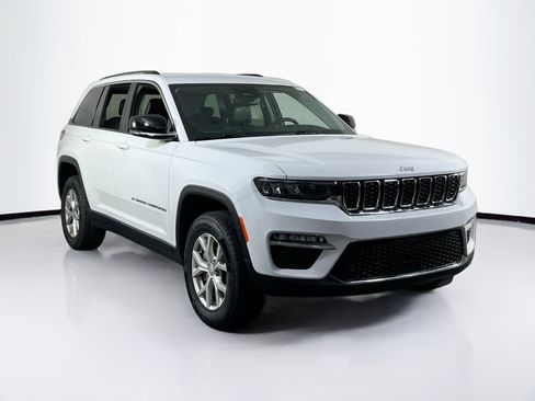 Used 2022 Jeep Grand Cherokee Limited image 3