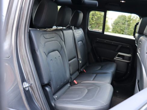 Used 2022 Land Rover Defender 110 S AWD/4WD image 18