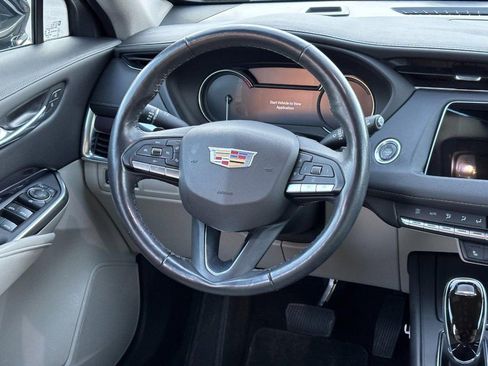 Used 2021 Cadillac XT4 Luxury w/ Cold Weather Package image 12