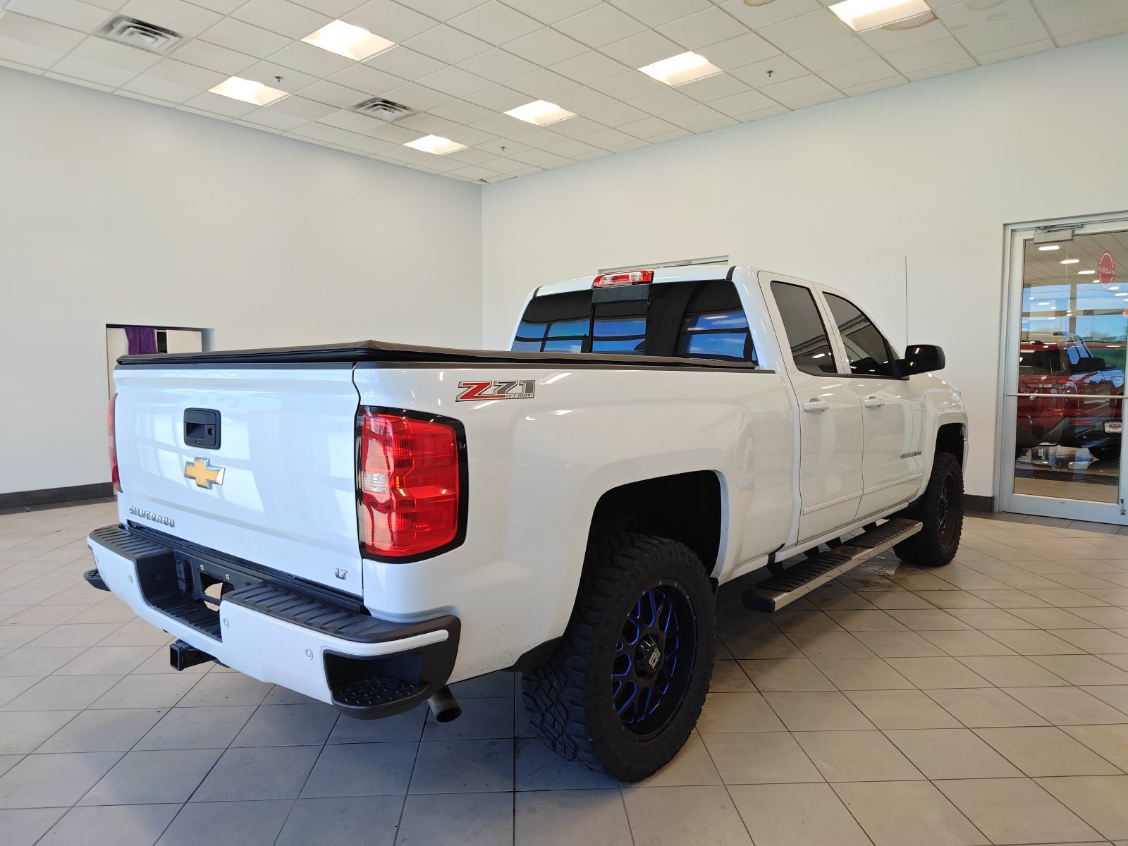Used 2017 Chevrolet Silverado 1500 LT w/ All Star Edition AWD/4WD image 3