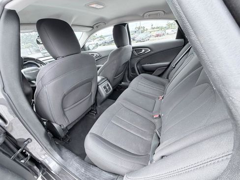 Used 2015 Chrysler 200 Limited w/ Convenience Group FWD image 10