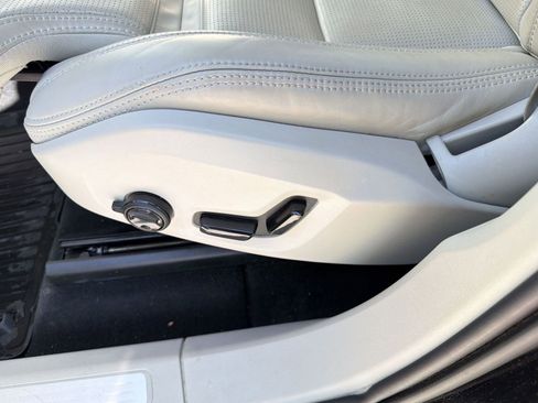 Certified 2022 Volvo XC60 B5 Inscription w/ Climate Package image 14