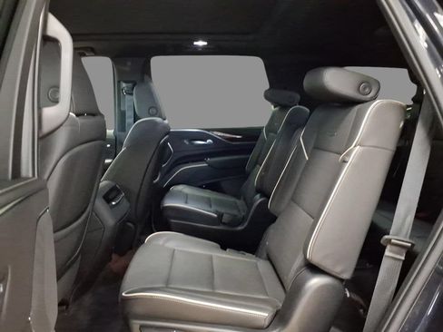 Used 2022 Cadillac Escalade Premium Luxury AWD/4WD image 12
