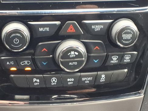 Used 2019 Jeep Grand Cherokee Limited AWD/4WD image 25