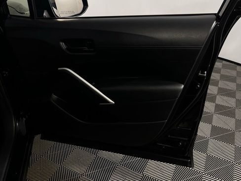 Used 2025 Toyota Corolla Cross LE image 32