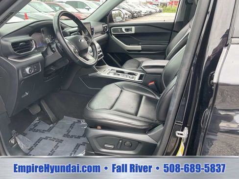 Used 2020 Ford Explorer XLT w/ Equipment Group 202A AWD/4WD image 19