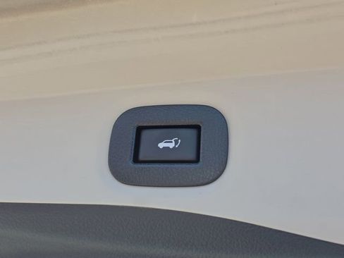 Used 2016 Nissan Rogue SV w/ SV Premium Package FWD image 8