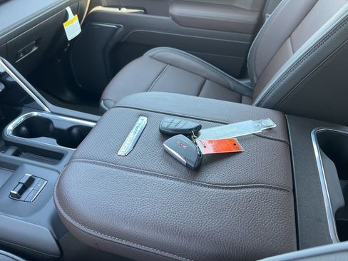 Used 2025 GMC Sierra 3500 Denali w/ Denali Reserve Package image 26