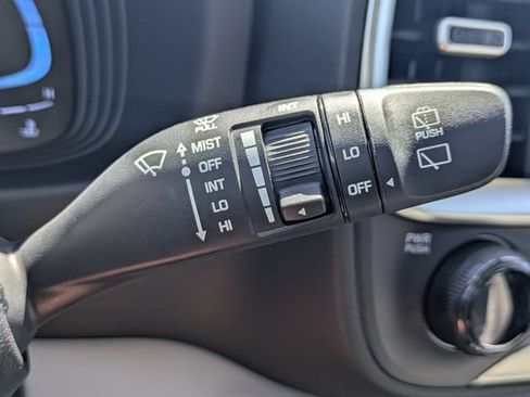 Used 2025 Hyundai Venue SEL FWD image 27