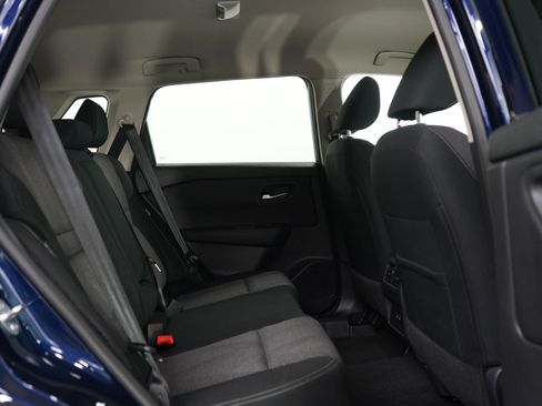 Used 2025 Nissan Rogue SV AWD/4WD image 12