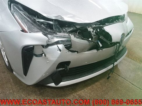 Used 2019 Toyota Prius LE image 18