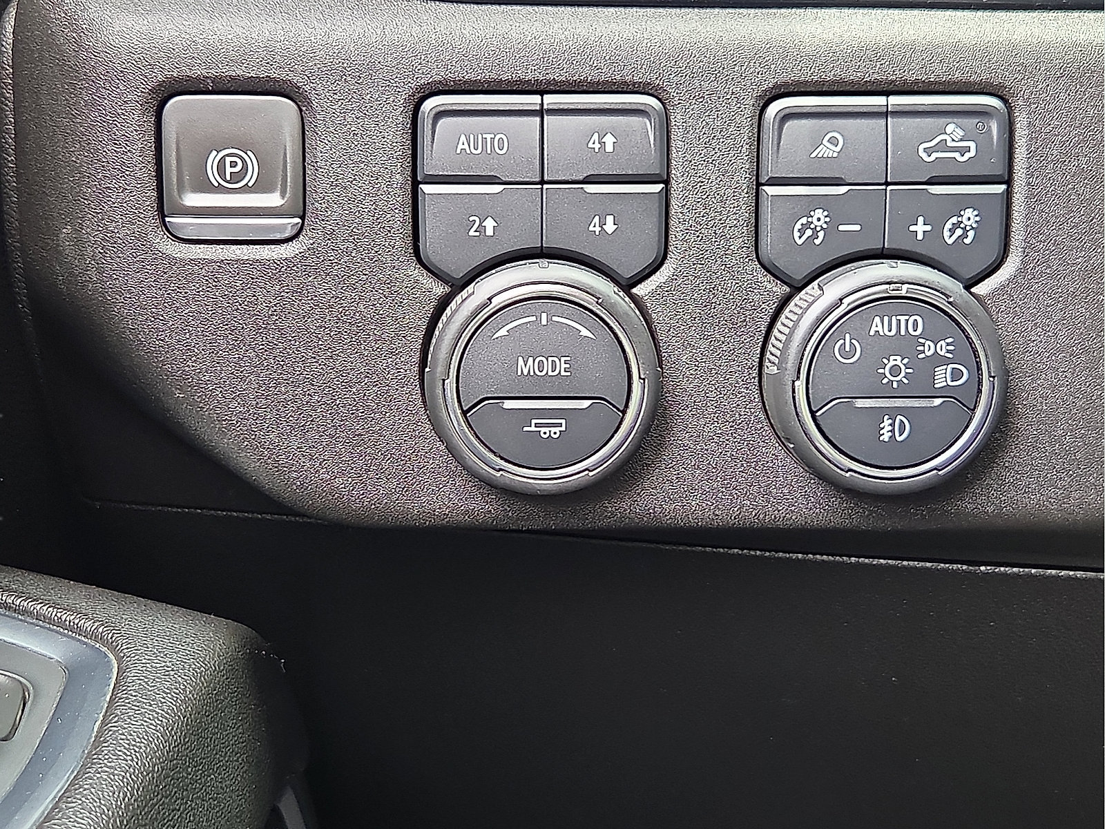 Used 2024 Chevrolet Silverado 2500 LTZ w/ LTZ Convenience Package AWD/4WD image 19