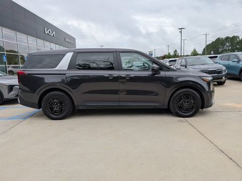 Used 2025 Kia Carnival LX FWD image 2