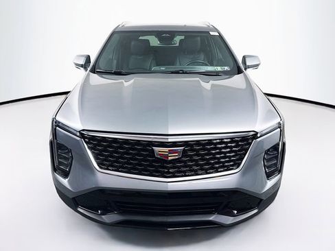 Used 2025 Cadillac XT4 Premium Luxury image 2