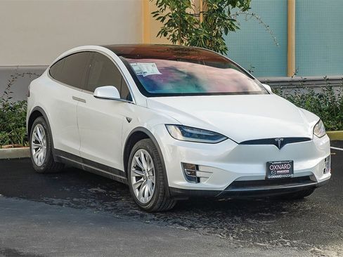 Used 2017 Tesla Model X 75D image 3