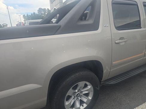Used 2007 Chevrolet Avalanche LTZ w/ LTZ Preferred Equipment Group RWD image 3