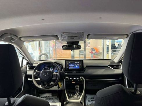 Used 2021 Toyota RAV4 LE image 21