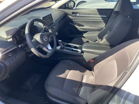 Used 2023 Nissan Altima 2.5 SV FWD image 12