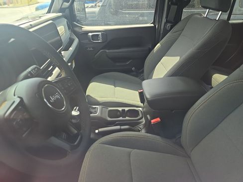 Used 2025 Jeep Gladiator Sport image 13