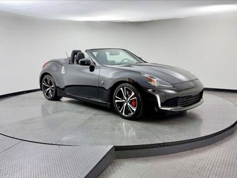 Used 2019 Nissan 370Z Touring Sport RWD image 11