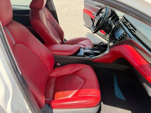 Used 2018 Toyota Camry XSE FWD image 9