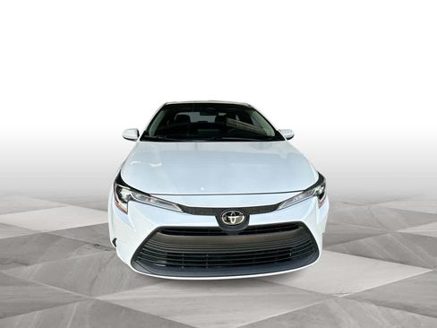 Used 2025 Toyota Corolla LE FWD image 3