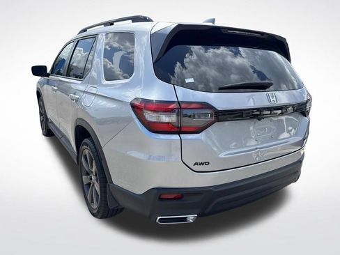 Used 2025 Honda Pilot Sport image 22