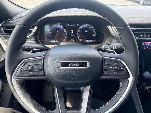 Used 2025 Jeep Grand Cherokee L Limited RWD image 19