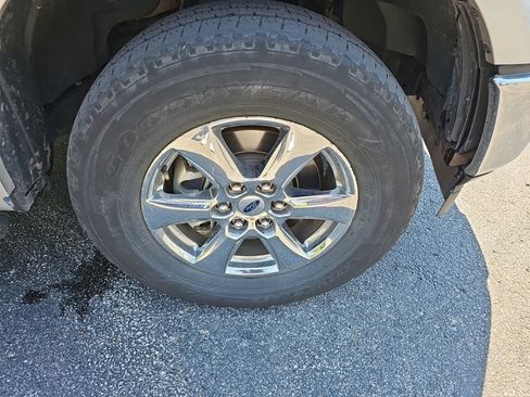 Used 2019 Ford F150 XLT w/ Equipment Group 302A Luxury AWD/4WD image 9