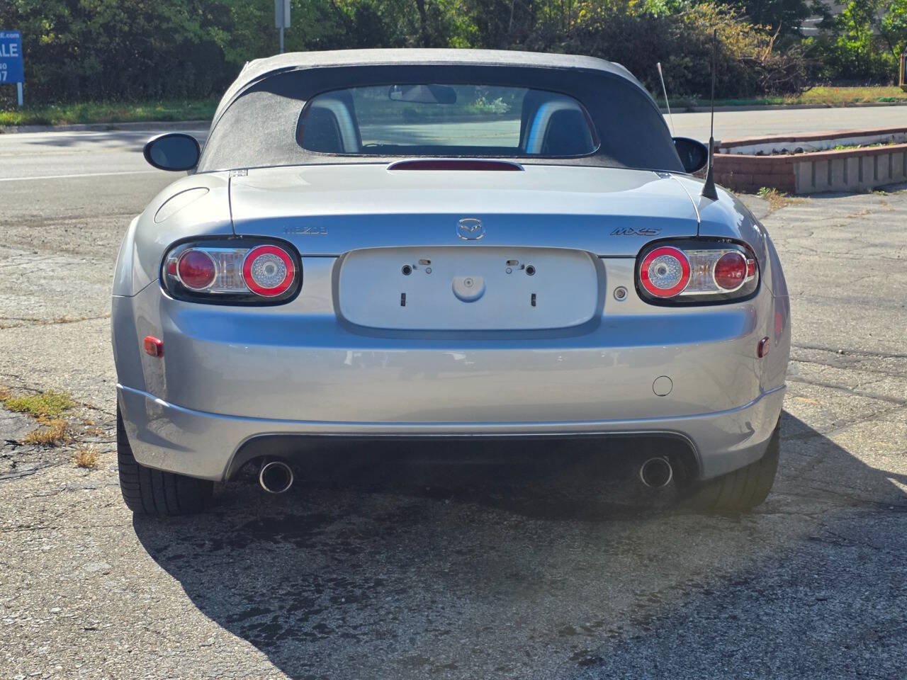 Used 2006 MAZDA MX-5 Miata Touring w/ Appearance Pkg RWD image 5