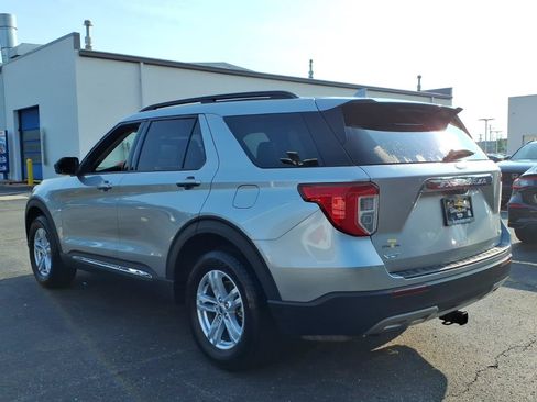 Used 2020 Ford Explorer XLT w/ Equipment Group 202A AWD/4WD image 9