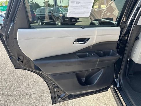 Used 2022 Nissan Pathfinder SL AWD/4WD image 26